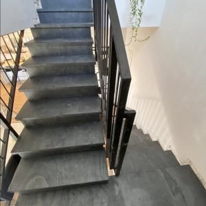 חיפוי על מדרגות על תשתית ישנה 